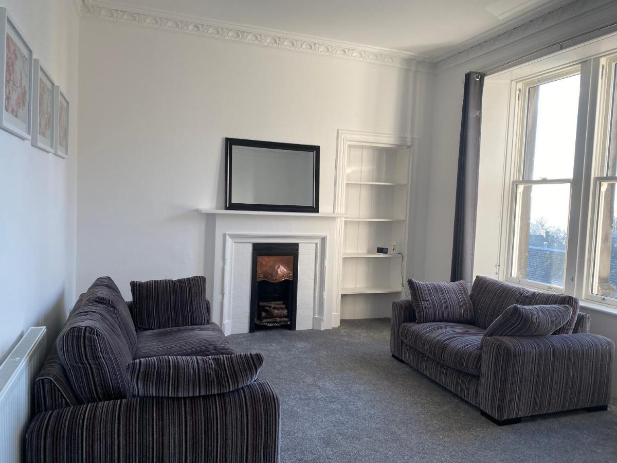 Carvetii - Edward House B - 2 Dbl Bed 1St Floor Flat Διαμέρισμα Ντανφέρμλιν Εξωτερικό φωτογραφία