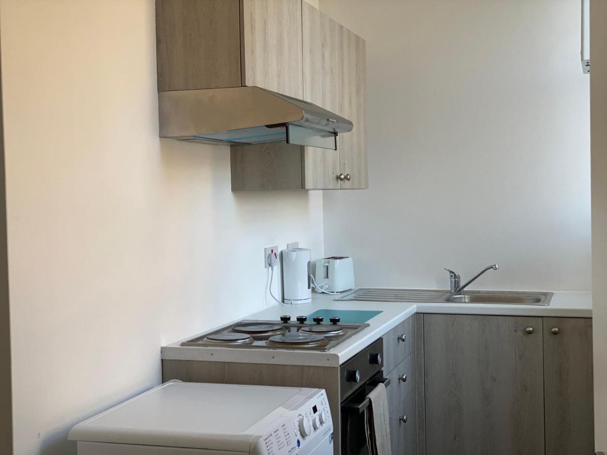 Carvetii - Edward House B - 2 Dbl Bed 1St Floor Flat Διαμέρισμα Ντανφέρμλιν Εξωτερικό φωτογραφία