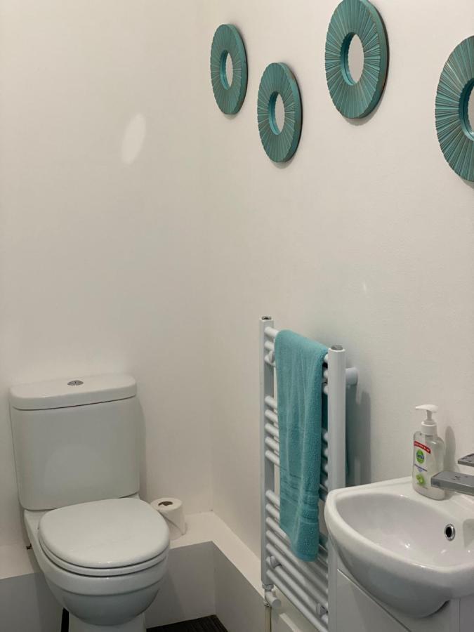 Carvetii - Edward House B - 2 Dbl Bed 1St Floor Flat Διαμέρισμα Ντανφέρμλιν Εξωτερικό φωτογραφία